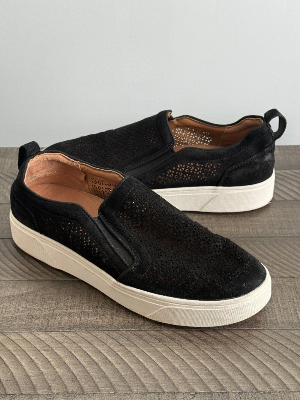 Vionic Kimmie Performance Sneaker Black Suede Slip-ons Size 9.5